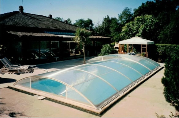 1er abri de piscine créé en 1979 par Abridéal